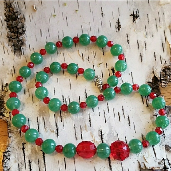Red Green bead necklace red and green xmas - Picture 6 of 7